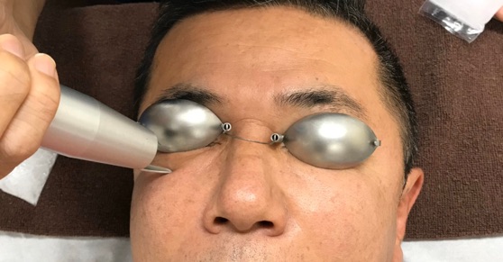 目の下のたるみ シワ 特に多忙な男性にオススメの治療方法を紹介します 院長ブログ 五本木クリニック 目の下のたるみ シワ 特に多忙な男性にオススメの治療方法を紹介します 院長ブログ 五本木クリニック