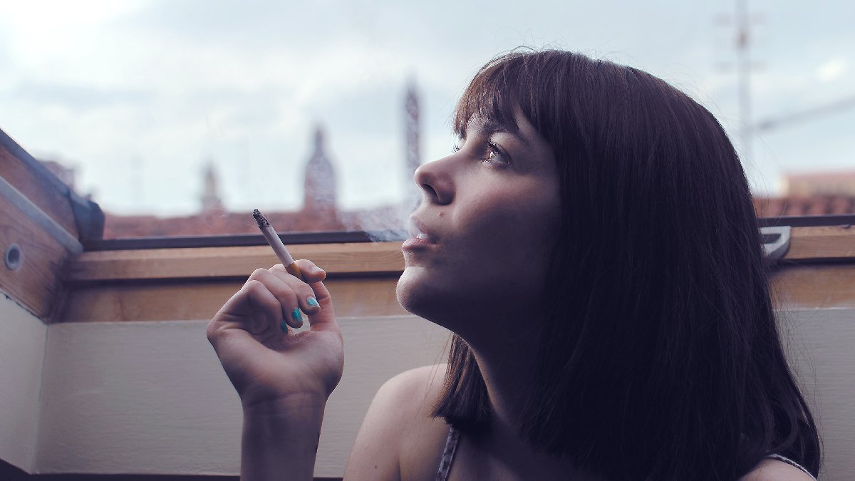 「タバコで肌が黒ずむ！」喫煙は女性にとって肌を老化させ、メラニンが増えるというお話