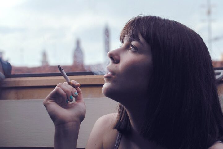 「タバコで肌が黒ずむ！」喫煙は女性にとって肌を老化させ、メラニンが増えるというお話