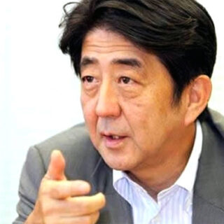 安倍総理の目の下のたるみが気になる