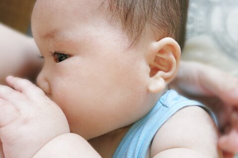 「母乳神話」母乳で育てると赤ちゃんはもちろん、ママの病気も防ぐ、でも疑問だらけ。