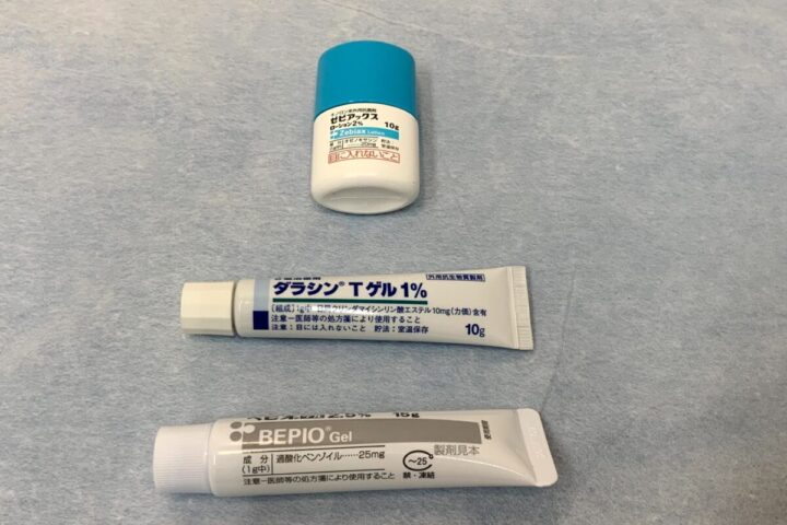 薬でニキビの治療はできても、ニキビの跡を消すのは難しい⋯ニキビ跡を消す方法はあるの？